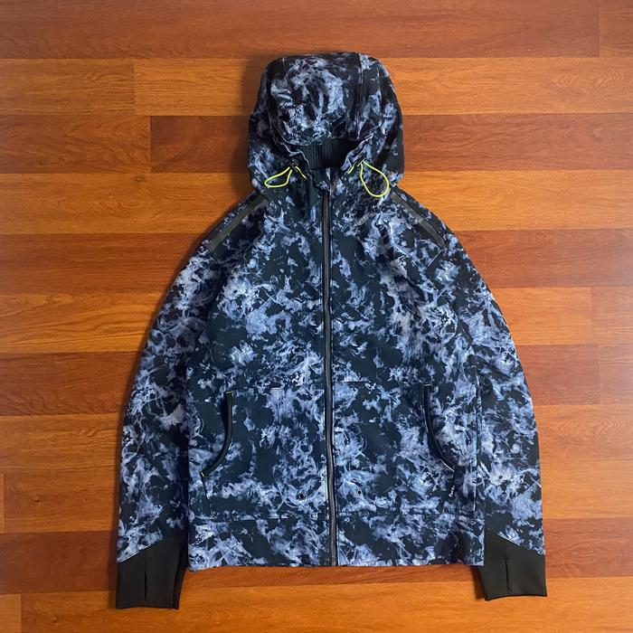 Find out AOP softshell jacket( M ) pria