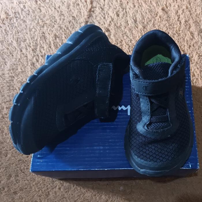Sepatu anak cowok full black champion ori full set no minus size 23