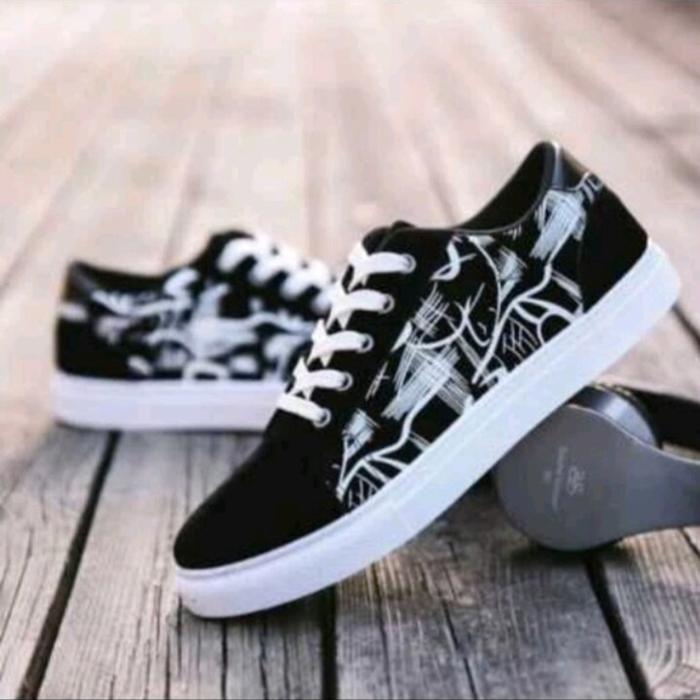 Sepatu Vans Pria warna Hitam Motif Batik Terbaru 2024 Terkecil Terkeren Sepatu Sneaker Pria Sepatu S