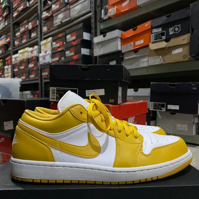 AJ 1 Low Pollen (ETALASE 1458)