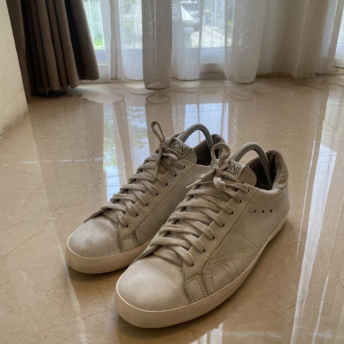 golden goose deluxe brand neon not ggdb common projects veja bape sta carhartt