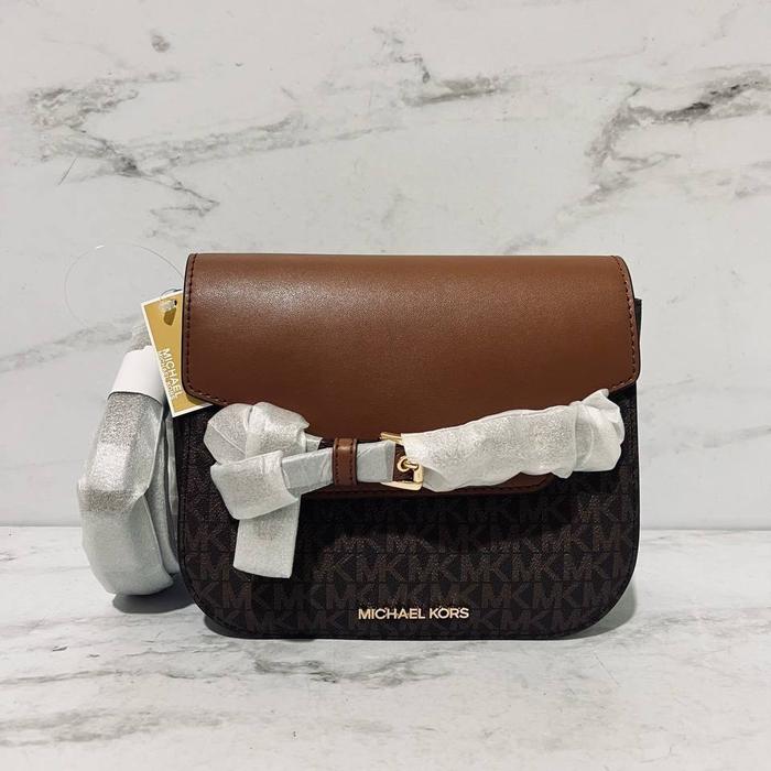 tas wanita mk emilia small saddle crossbody brown ss