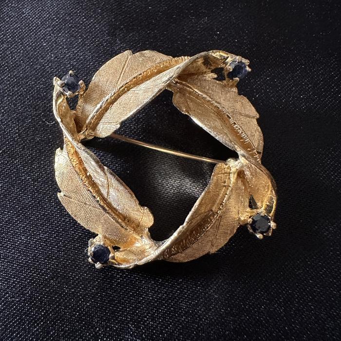 Vintage Goldtone Leaf Wreath Brooch