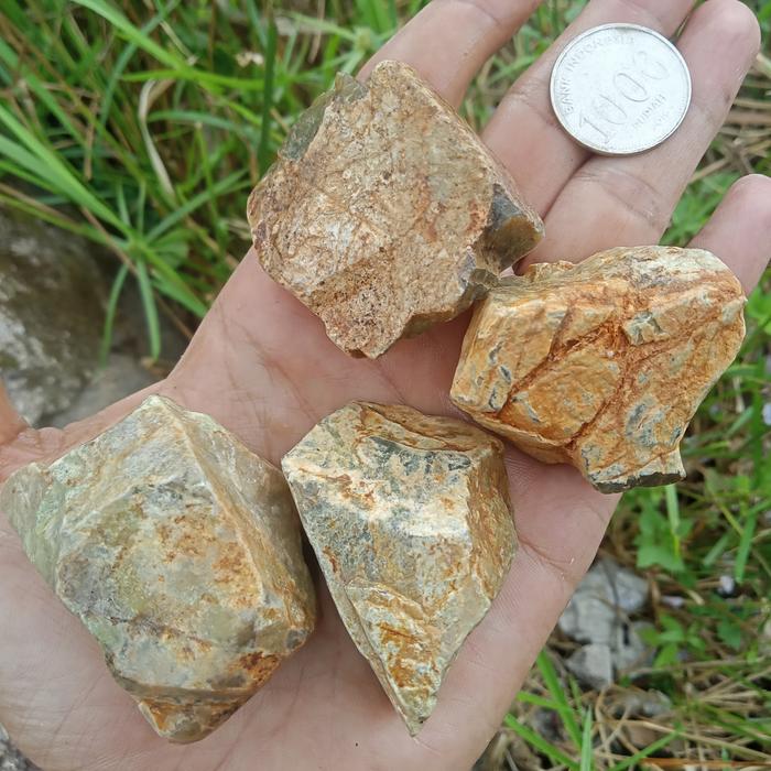 4 pcs Batu Bio Solar Aceh ( Rough / Bahan Akik Natural asli Aceh - bukan Bacan )