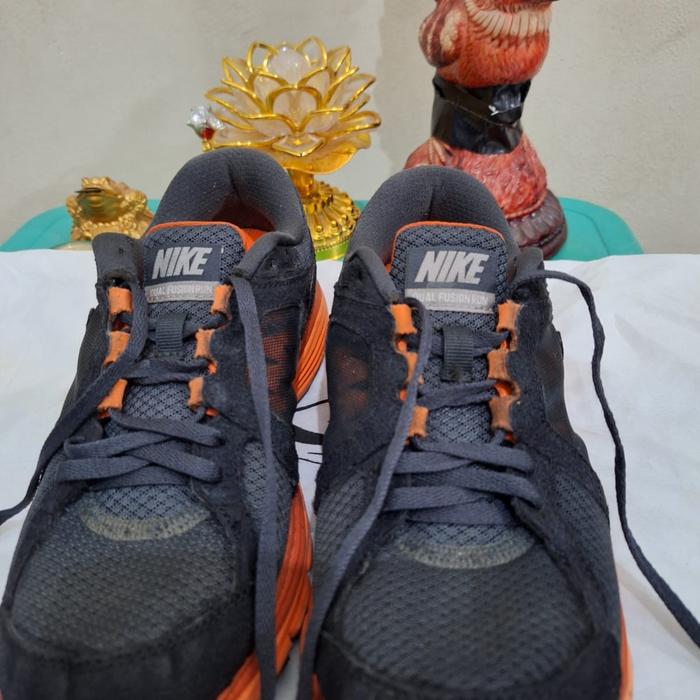 Sepatu nike dual fusion No 40 Limited edition Warna hitam orange Bahan kuat Pemakaian Pribadi