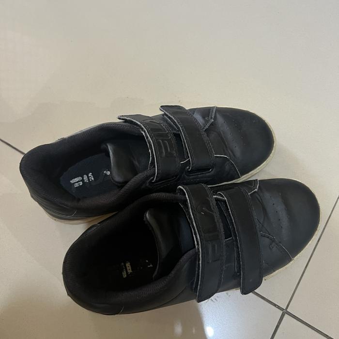 Sepatu Fila Hitam Anak Preloved