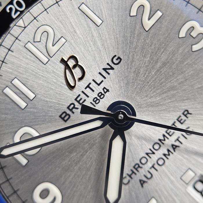 Jam Tangan Breitling Navitimer Aviator 8 World Time Original Automatic 2024
