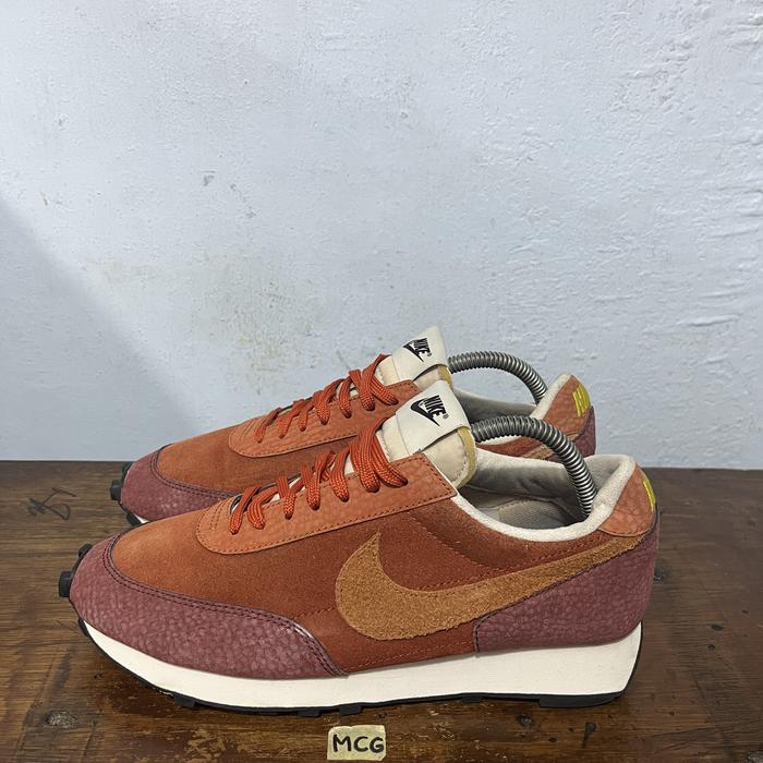 Sepatu second ori nike daybreak orange/red size 42