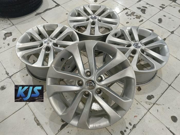Velg Mobil Bekas Copotan R17 Ori Juke Pcd 5x114 Ring 17 Buat Serena Teana Innova HRV CRV Luxio Apv P