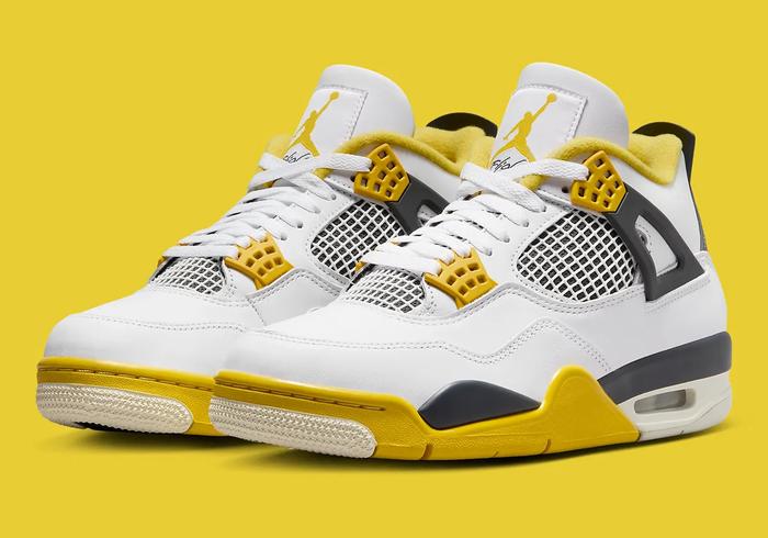 SEPATU SNEAKERS BASKET WOMENS NIKE WMNS AIR JORDAN 4 RETRO vivid sulfur