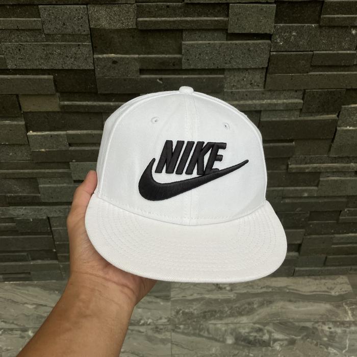 NIKE True Big Logo snapback hat white