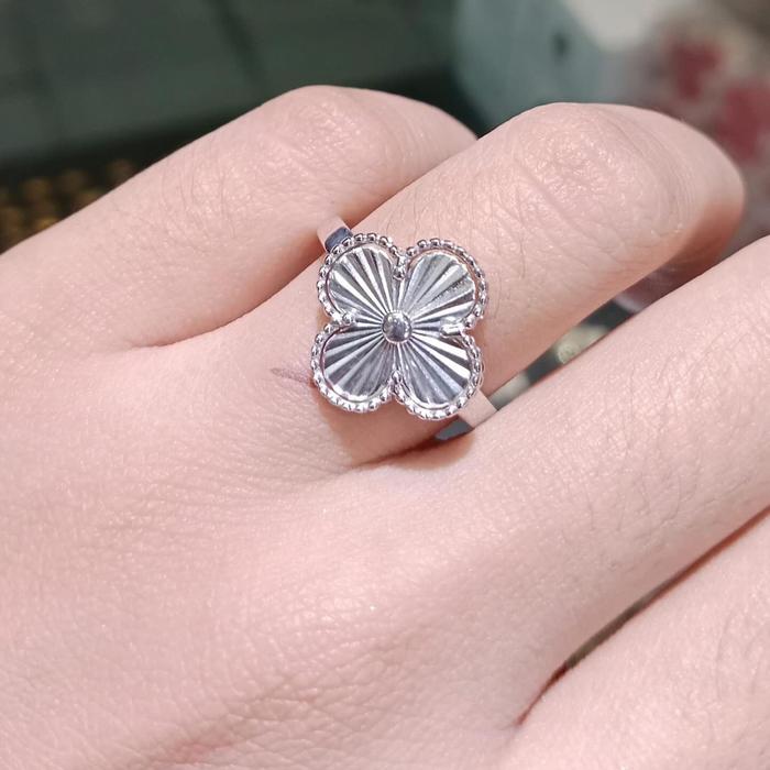Cincin Fashion VC Putih 375 Kadar 8K