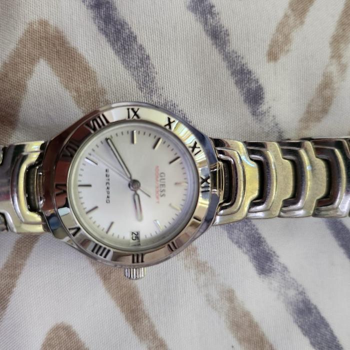 jam wanita guess original second bekas
