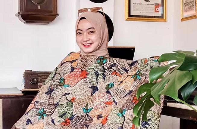 Ngenes KAIN BATIK TULIS MOTIF SEKAR JAGAD MADURA JAWA WRITING FABRIC traditional Java Indonesia text