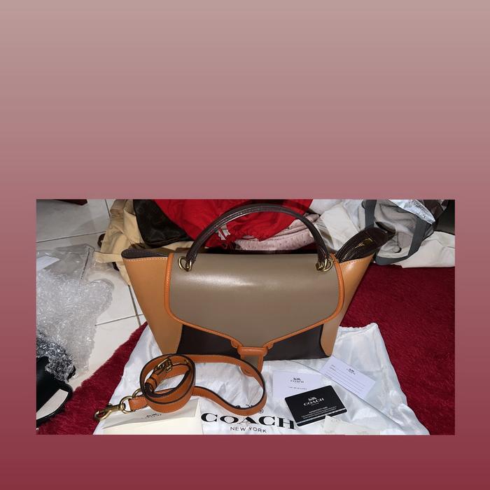 coach courier carryall .  . size 31x10x24 . come with dustbag, paperbag, bill dan talipanjang  . bar