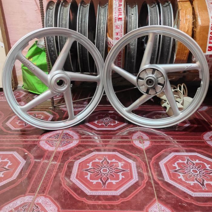 Velg Depan Belakang 1Set For Suzuki Smash New Smash 110 Lama Smash Tintan Shogun New Shogun 125 R Sh
