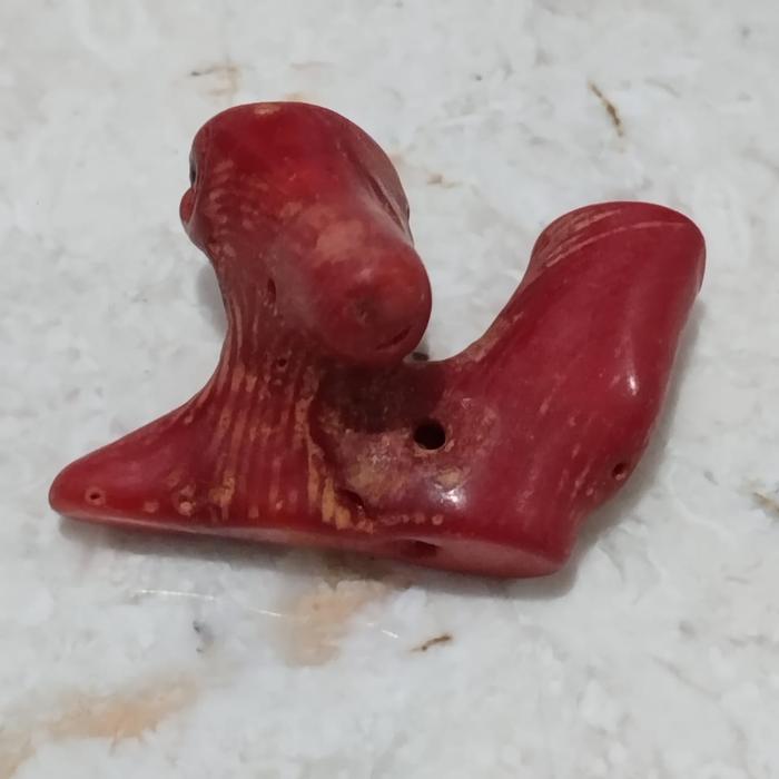 Batu matjan tua bentuk alami warna merah tua