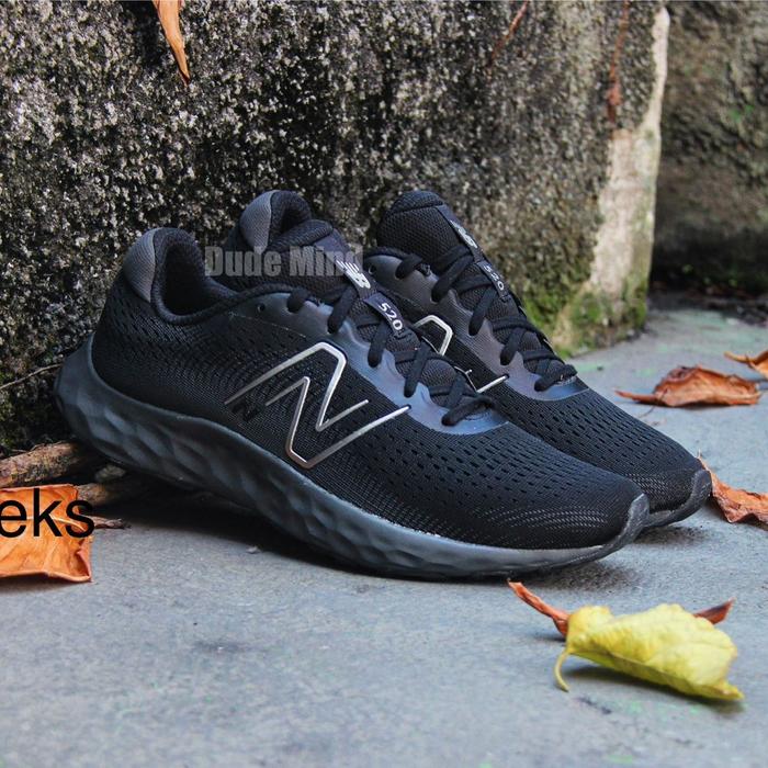 NB 520v8 "BLACK/SILVER/BLACK"