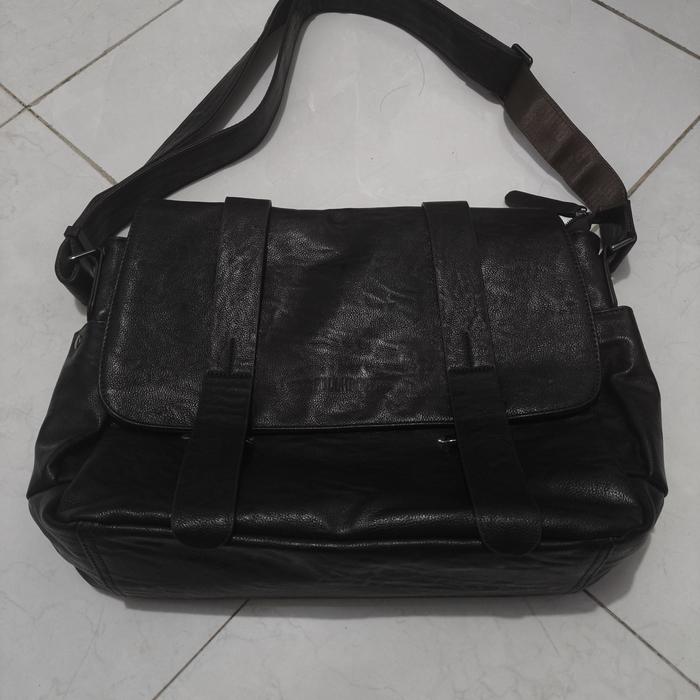 Tas kulit merek Fullhardy / Leather bag branded Fullhardy