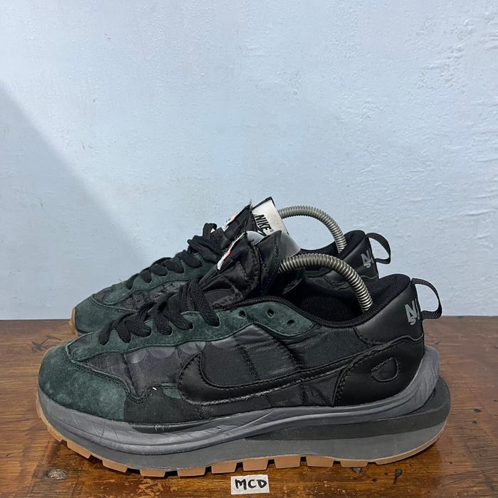 sepatu second branded nike sacai vaporwaffle black gum size 41