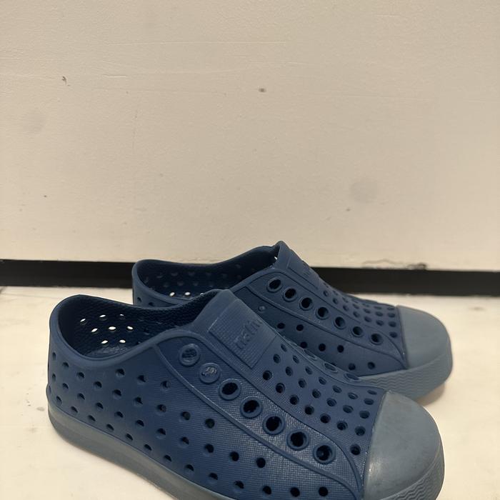 NATIVE JEFFERSON SHOES - USED