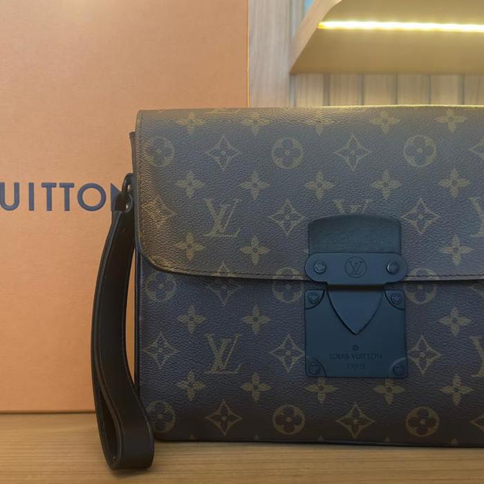 Louis Vuitton LV S Lock A4 Pouch Preloved 100% Original LV Produk Dengan Bahan LV Monogram Macassar 
