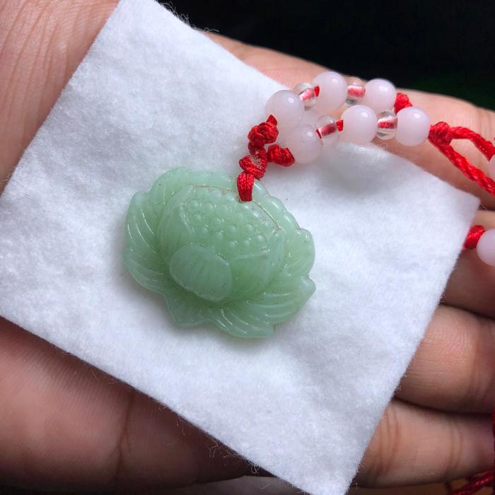 Kalung Liontin Batu Giok Asli Kualitas Terbaik A+ Barang Tua/Lama Motif Bunga Hijau Muda