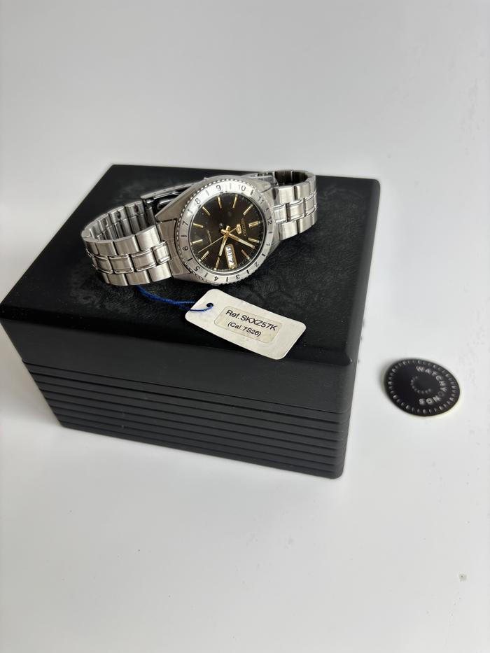 Jam Tangan Seiko 5 SKXZ57K GMT bezel model
