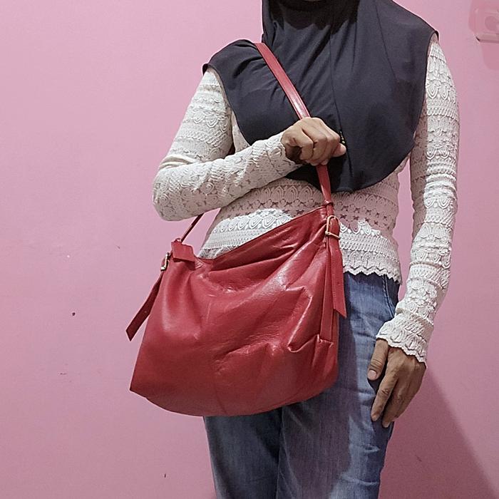 Preloved Tas Selempang Hobo GIANI BERNINI Kulit Asli Kulas Merah Cabe 12inch No Minus