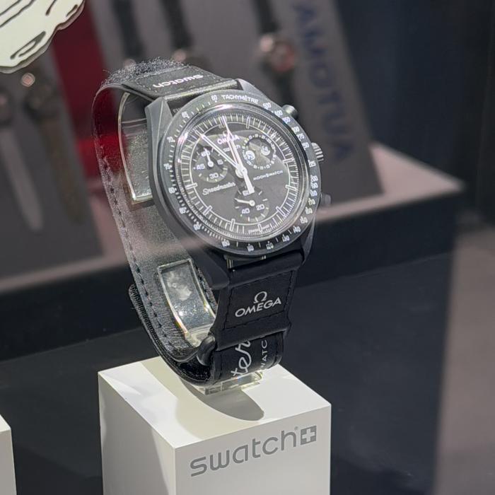 Swatch x Omega Snoopy Moon Phase