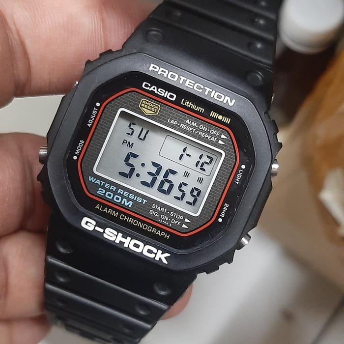 FIRST G-SHOCK 1983 DW-5000C-1A