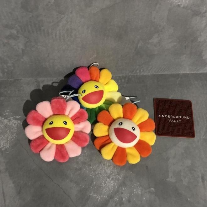 terbaru TAKASHI MURAKAMI FLOWER PIN KAIKAI KIKI BROOCH KEYCHAIN PIN GANTUNGAN
