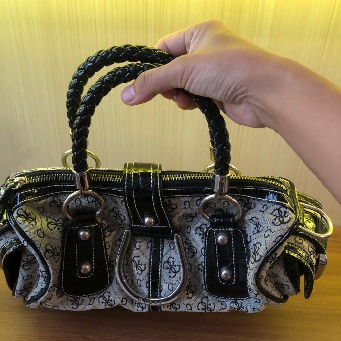 Preloved Hand Shoulder Bag Tas Bahu Wanita Guess