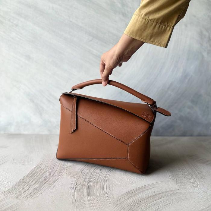Loewe puzzle medium edge bag