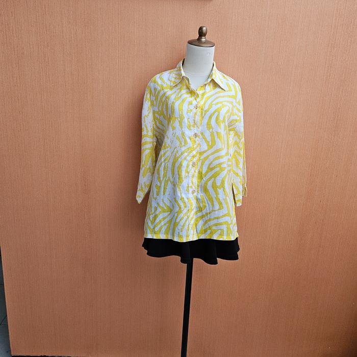 atasan kemeja wanita putih motif zebra kuning NAN cewek L XL jumbo oversized linen