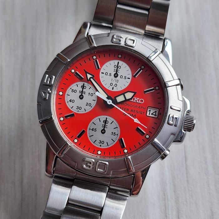 Seiko Chronograph Quartz V657-8060 Red Dial RARE