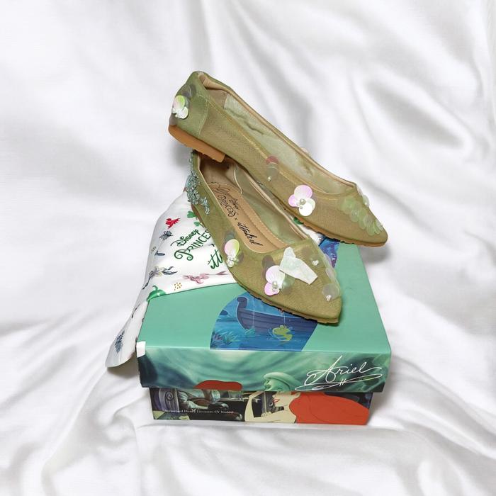 Slip on Ittaherl x Disney Ariel Under the Sea Maxi Pointy Sage – Slip On Wanita Size 39
