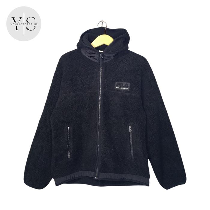 Hoodie Fila Sherpa. Baca deskripsi untuk detailnya.