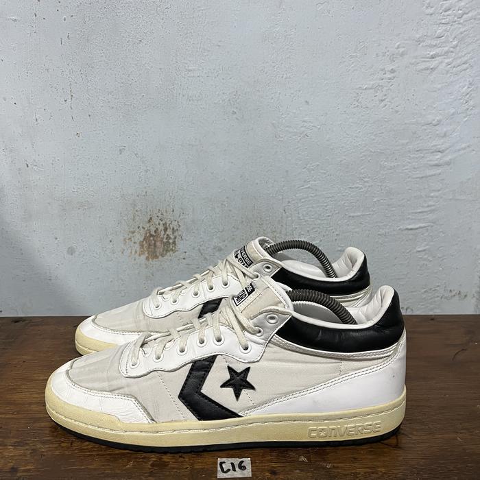 Sepatu second original Converse one star size 43