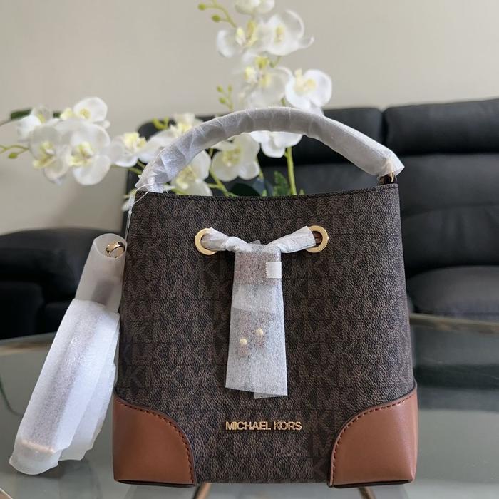 TAS MK MERCER SMALL BUCKET BAG