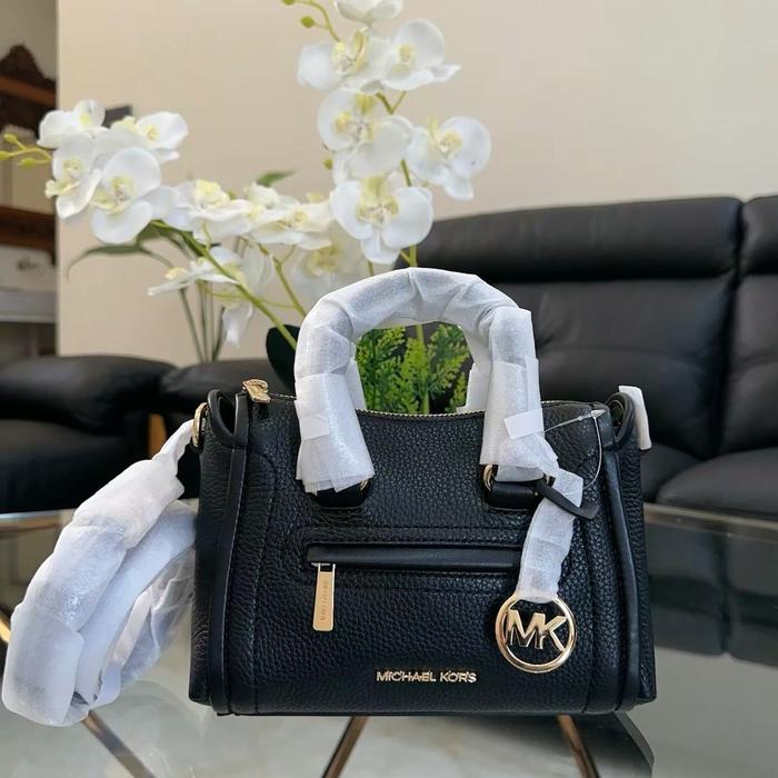 TAS MK CARINE XS BLACK CROSSBODY BAG