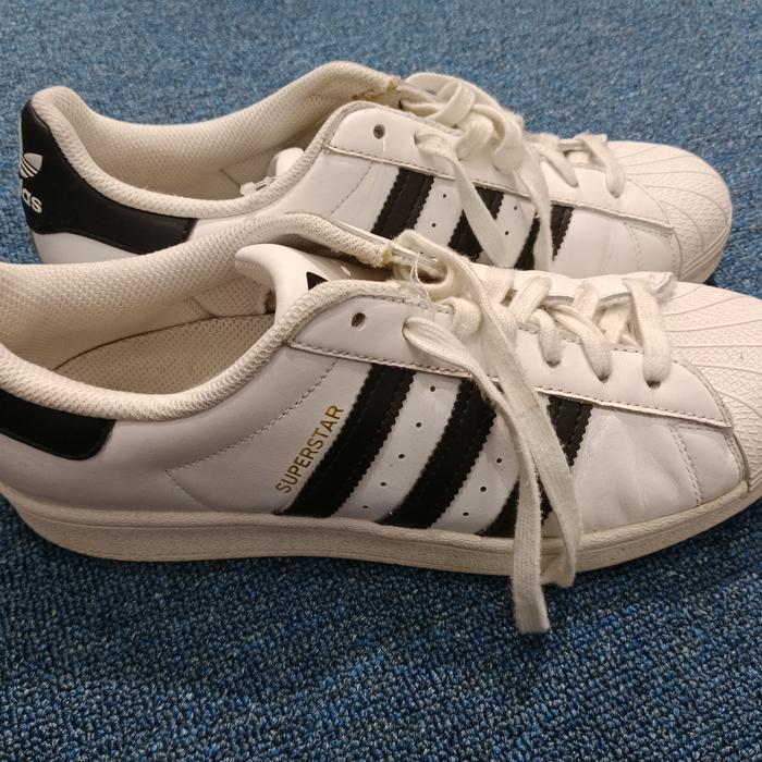 superstar adinda balok hitam