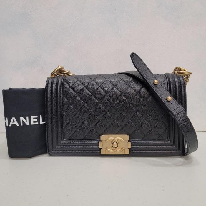 Preloved Chanel Boy Medium 25 Black Caviar GHW