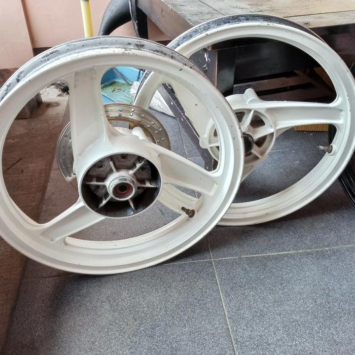 velg copotan motor ninja RR ring 17 warna putih