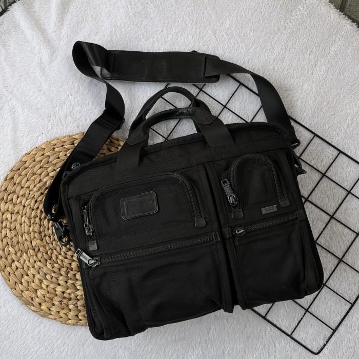 Tas kerja tumi alpha bravo