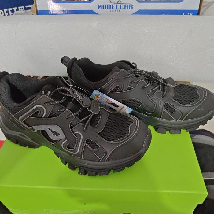 DR.KONG Sepatu Anak Ukuran  30 dan 37 - Hitam dr kong