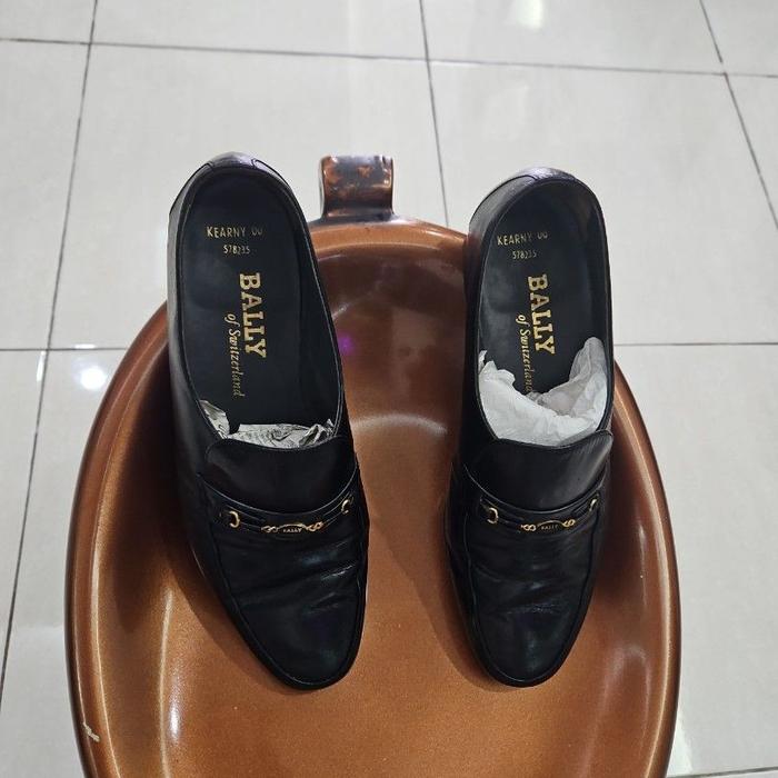 sepatu pria merk bally second