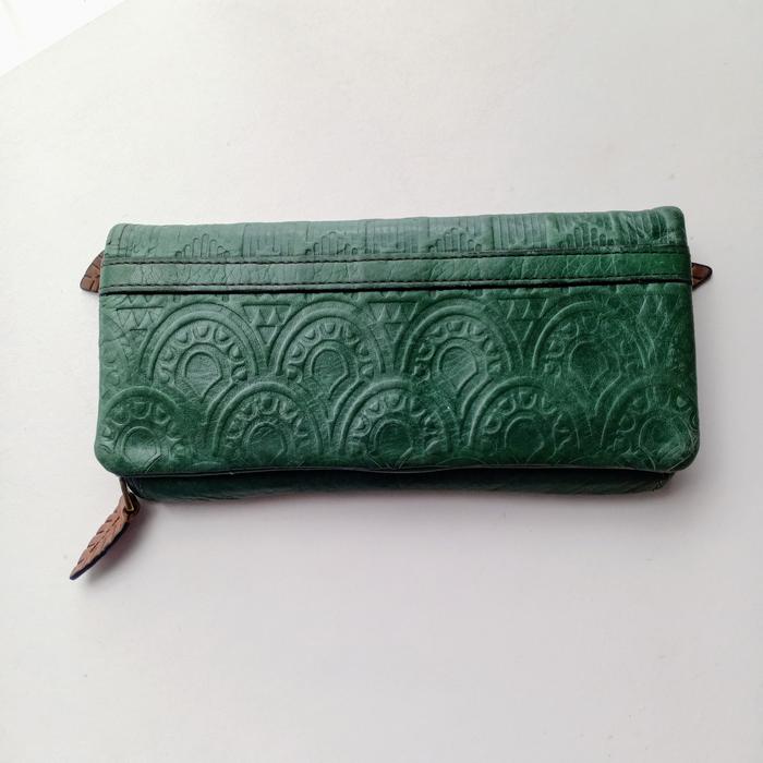 rare item Fossil wallet deasy embossed vintage