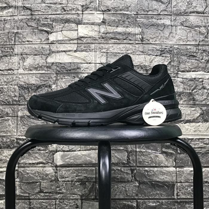SEPATU SNEAKERS NB 990V5 TRIPLE BLACK