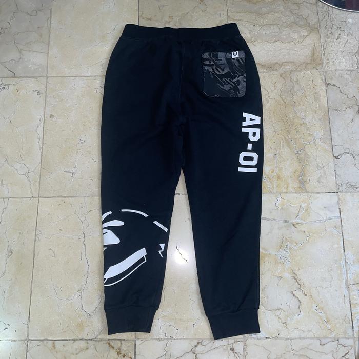 Celana jogger AApe size L